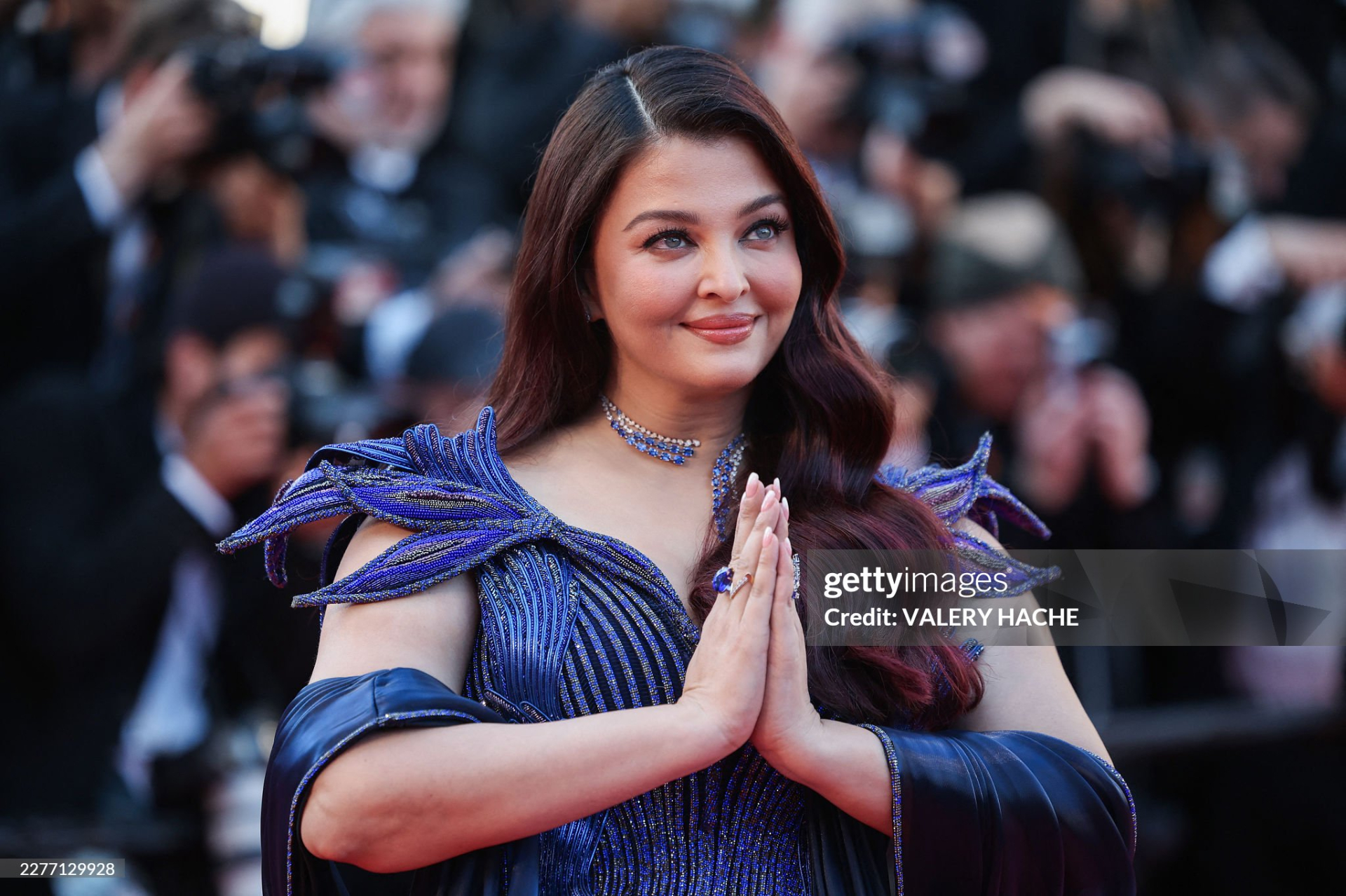 Thảm đỏ Cannes ng&agrave;y 11: Eva Longoria đọ sắc Hoa hậu Thế giới, "ti&ecirc;n nữ" &ocirc;m b&igrave;nh hoa &aacute;t cả biểu tượng &Yacute;- Ảnh 11.