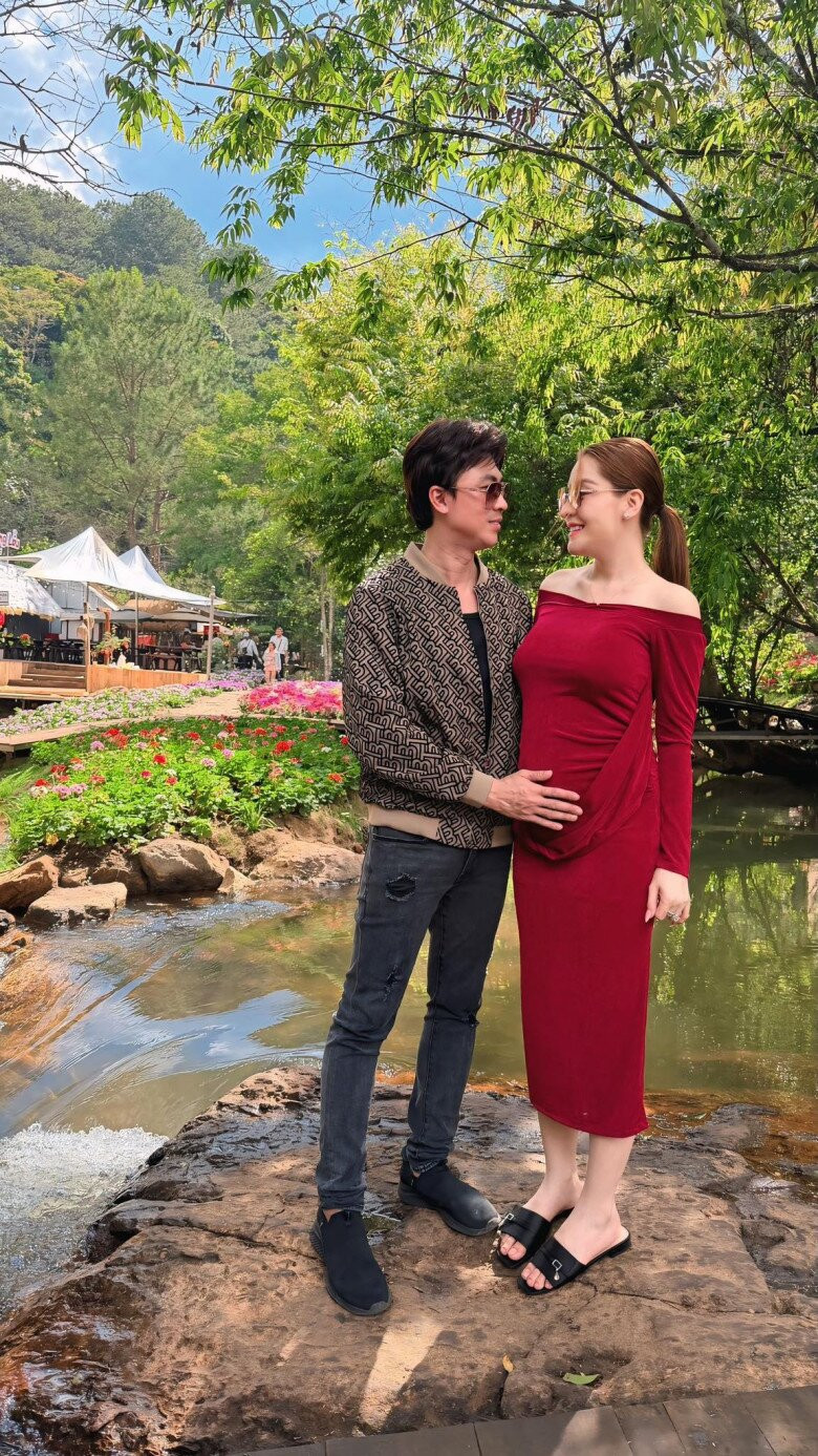 Ch&aacute;u g&aacute;i NS Kim Tiểu Long sinh con với ca sĩ l&agrave;m bố đơn th&acirc;n, c&oacute; 1 con ri&ecirc;ng- Ảnh 3.