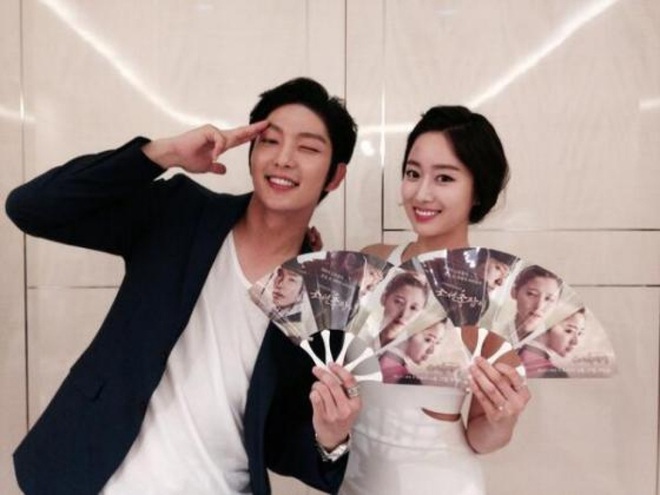 B&ugrave;ng nổ tin Lee Jun Ki hẹn h&ograve; bạn g&aacute;i tin đồn của Song Joong Ki- Ảnh 5.