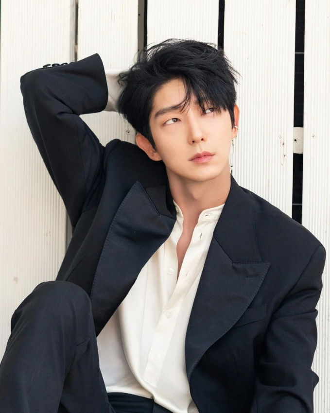 B&ugrave;ng nổ tin Lee Jun Ki hẹn h&ograve; bạn g&aacute;i tin đồn của Song Joong Ki- Ảnh 4.