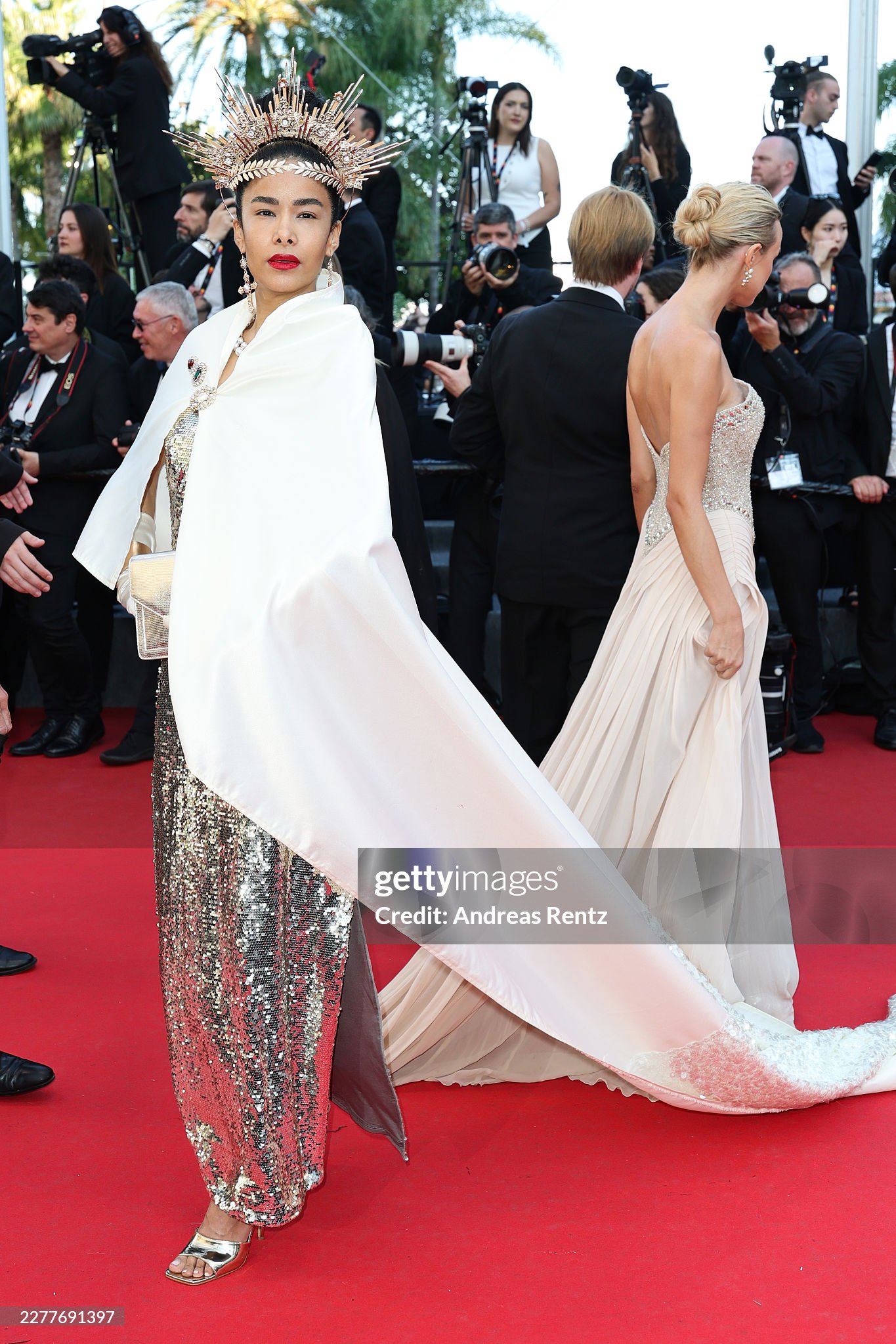 Thảm đỏ Cannes ng&agrave;y 11: Eva Longoria đọ sắc Hoa hậu Thế giới, "ti&ecirc;n nữ" &ocirc;m b&igrave;nh hoa &aacute;t cả biểu tượng &Yacute;- Ảnh 22.
