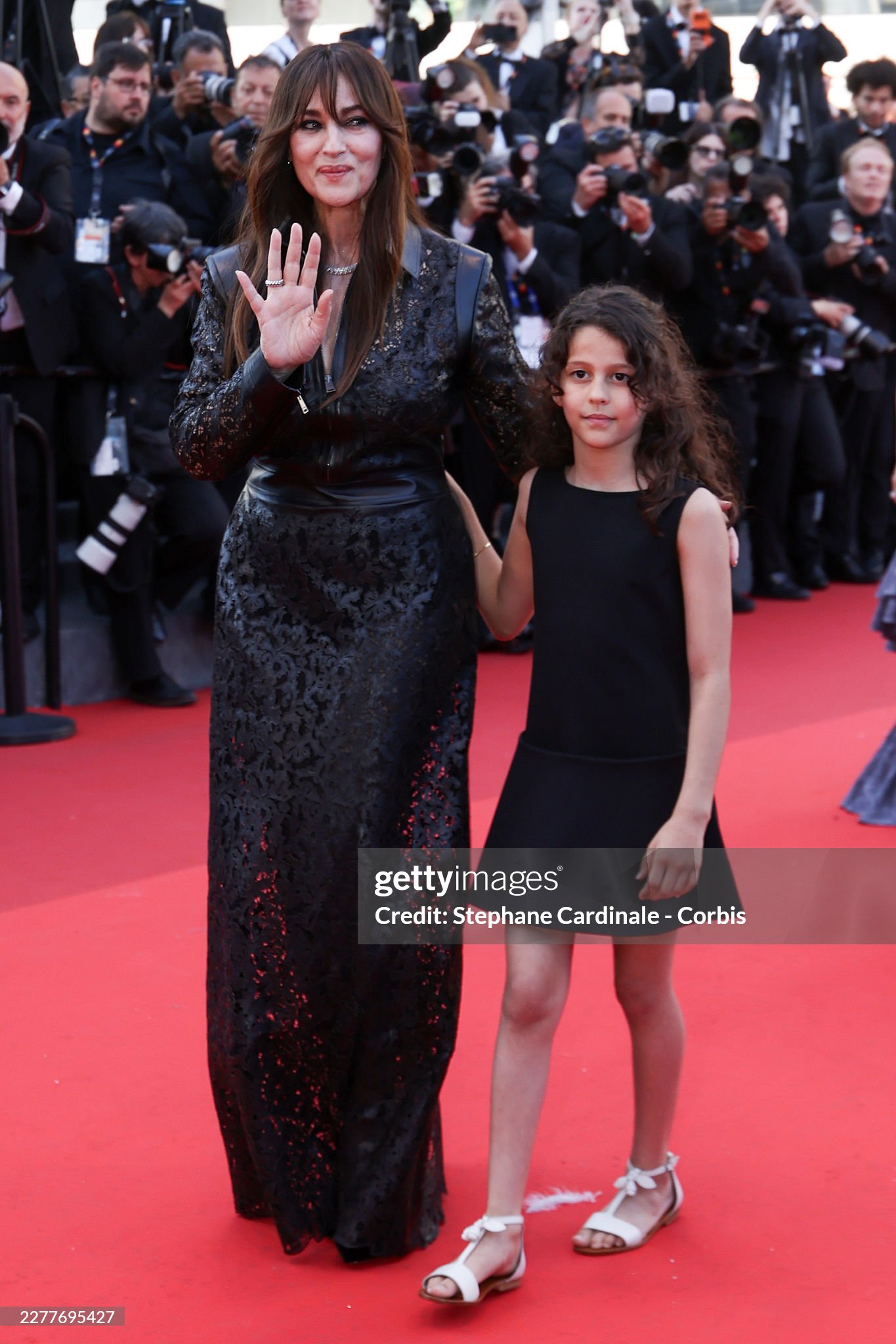Thảm đỏ Cannes ng&agrave;y 11: Eva Longoria đọ sắc Hoa hậu Thế giới, "ti&ecirc;n nữ" &ocirc;m b&igrave;nh hoa &aacute;t cả biểu tượng &Yacute;- Ảnh 12.