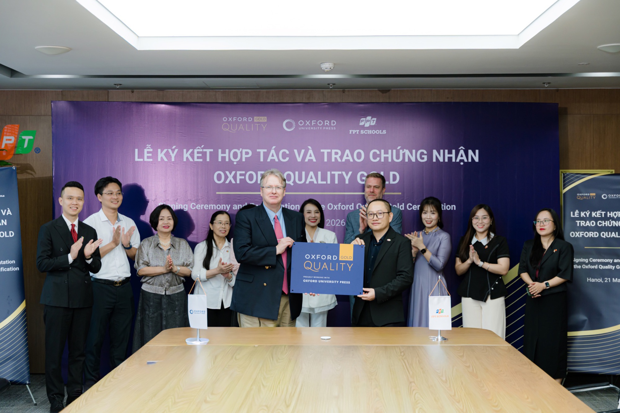 Flex cực mạnh: FPT Schools trở thành hệ thống trường phổ thông duy nhất tại châu Á đạt chứng nhận Oxford Quality Gold! - Ảnh 1. Flex cực mạnh: FPT Schools trở thành hệ thống trường phổ thông duy nhất tại châu Á đạt chứng nhận Oxford Quality Gold! - Ảnh 1.
