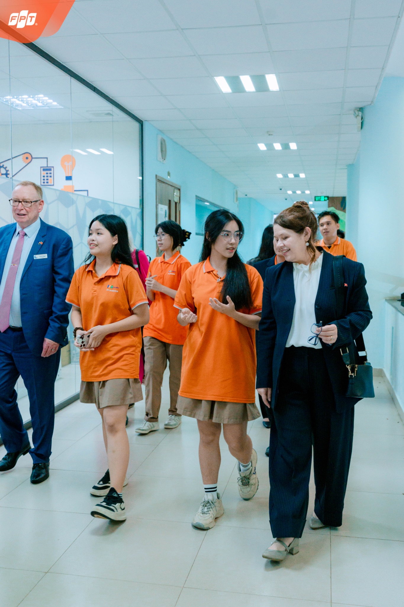 Flex cực mạnh: FPT Schools trở thành hệ thống trường phổ thông duy nhất tại châu Á đạt chứng nhận Oxford Quality Gold! - Ảnh 2. Flex cực mạnh: FPT Schools trở thành hệ thống trường phổ thông duy nhất tại châu Á đạt chứng nhận Oxford Quality Gold! - Ảnh 2.