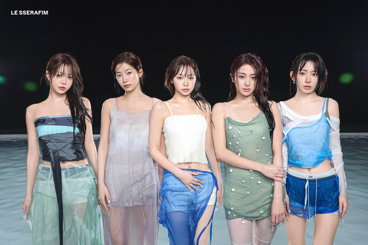 Nh&oacute;m mỹ nh&acirc;n bị gh&eacute;t nhất showbiz ngồi thiền "gi&aacute;c ngộ" giữa sa mạc - Ảnh 4.