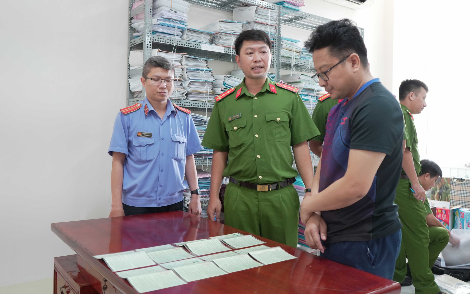 C&aacute;n bộ thuế Cần Thơ nhận hối lộ 100 triệu đồng từ gi&aacute;m đốc c&ocirc;ng ty - Ảnh 7.