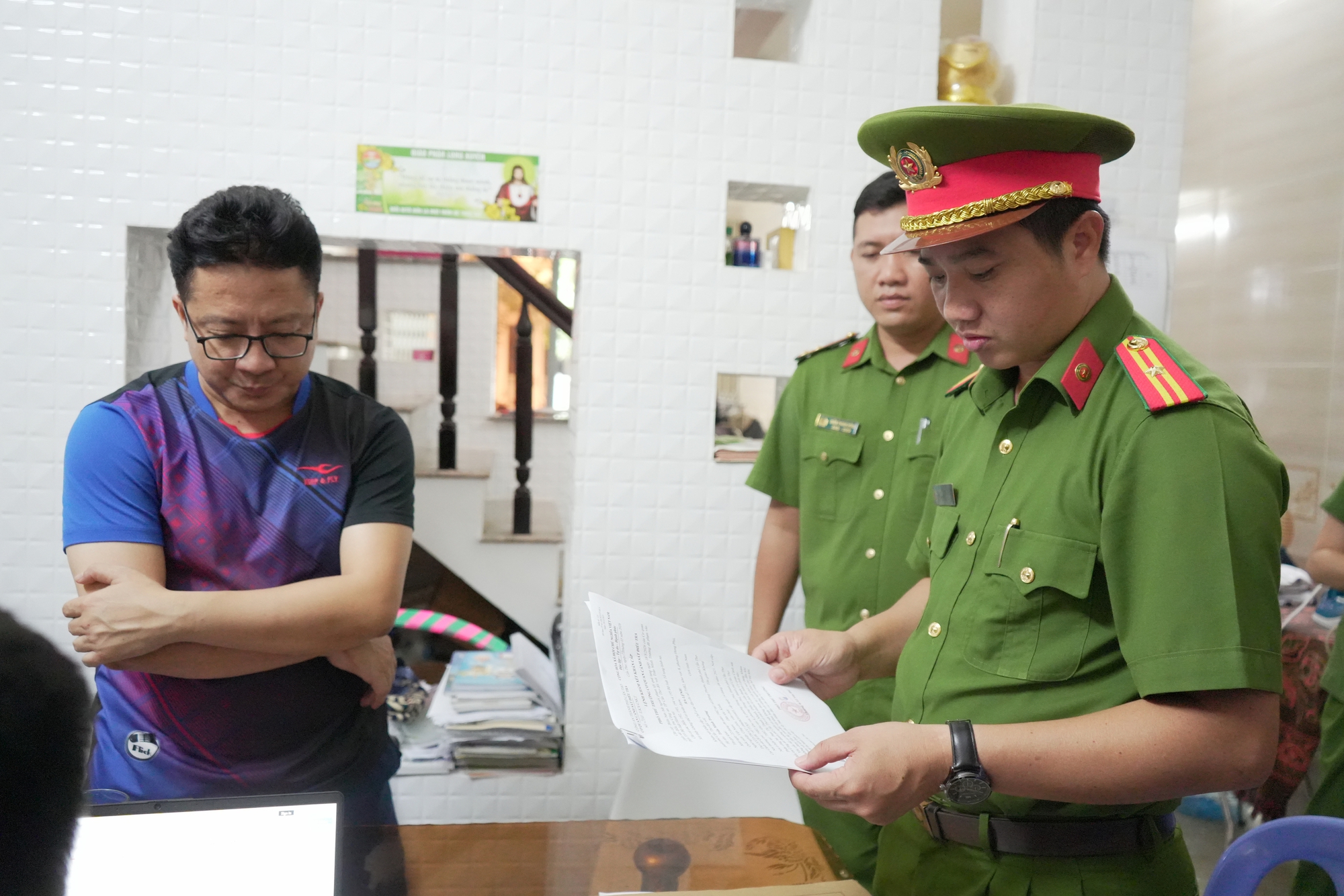 C&aacute;n bộ thuế Cần Thơ nhận hối lộ 100 triệu đồng từ gi&aacute;m đốc c&ocirc;ng ty - Ảnh 5.