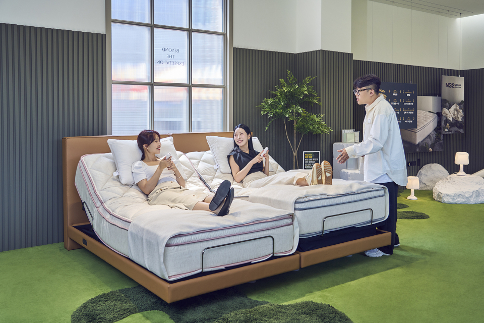 Thế hệ &ldquo;thiếu ngủ&rdquo; đang chi cả đống tiền để ngủ ngon: Đệm 74 triệu, chăn ga phải xịn như kh&aacute;ch sạn 5 sao- Ảnh 2.