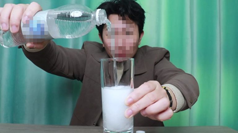 Ăn ki&ecirc;ng theo c&aacute;ch "chưa ai từng l&agrave;m", người phụ nữ giảm 14kg chỉ trong 1 năm nhưng thị lực c&ograve;n 0.03, gần như m&ugrave; l&ograve;a- Ảnh 3.