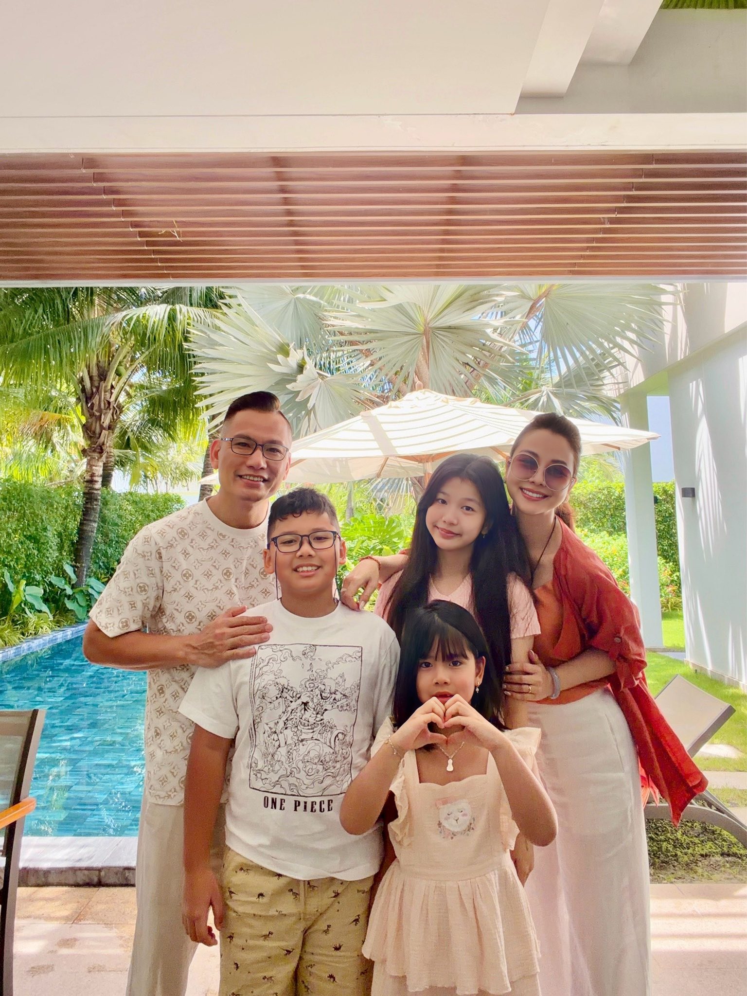 Hoa hậu đẹp bậc nhất Việt Nam t&igrave;nh tứ b&ecirc;n chồng đại gia: "Tụi m&igrave;nh vẫn c&ograve;n chơi với nhau"- Ảnh 5.