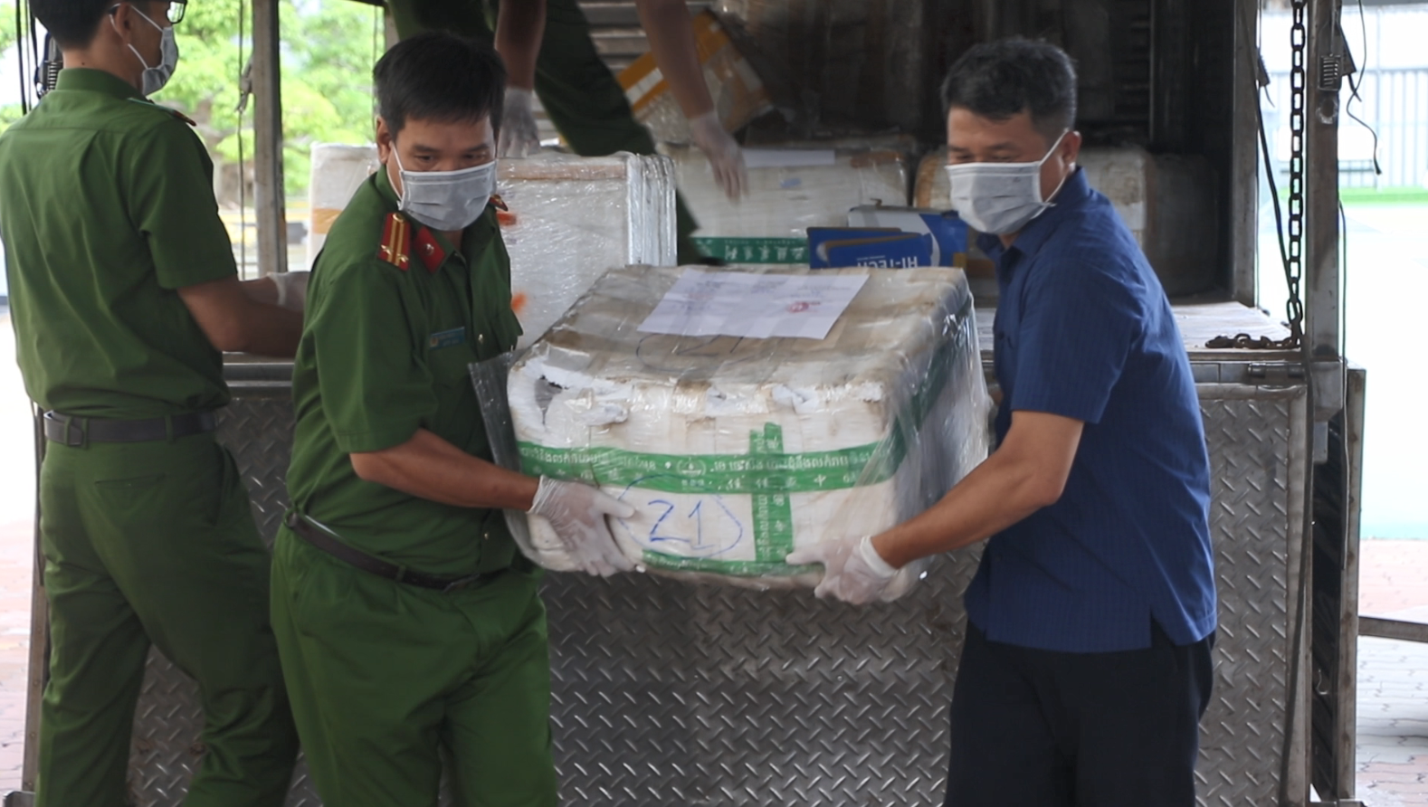 Từ vụ tự tử bất thường, C&ocirc;ng an TP.HCM triệt ph&aacute; đường d&acirc;y bu&ocirc;n b&aacute;n chất độc quy m&ocirc; kinh ho&agrave;ng- Ảnh 1.