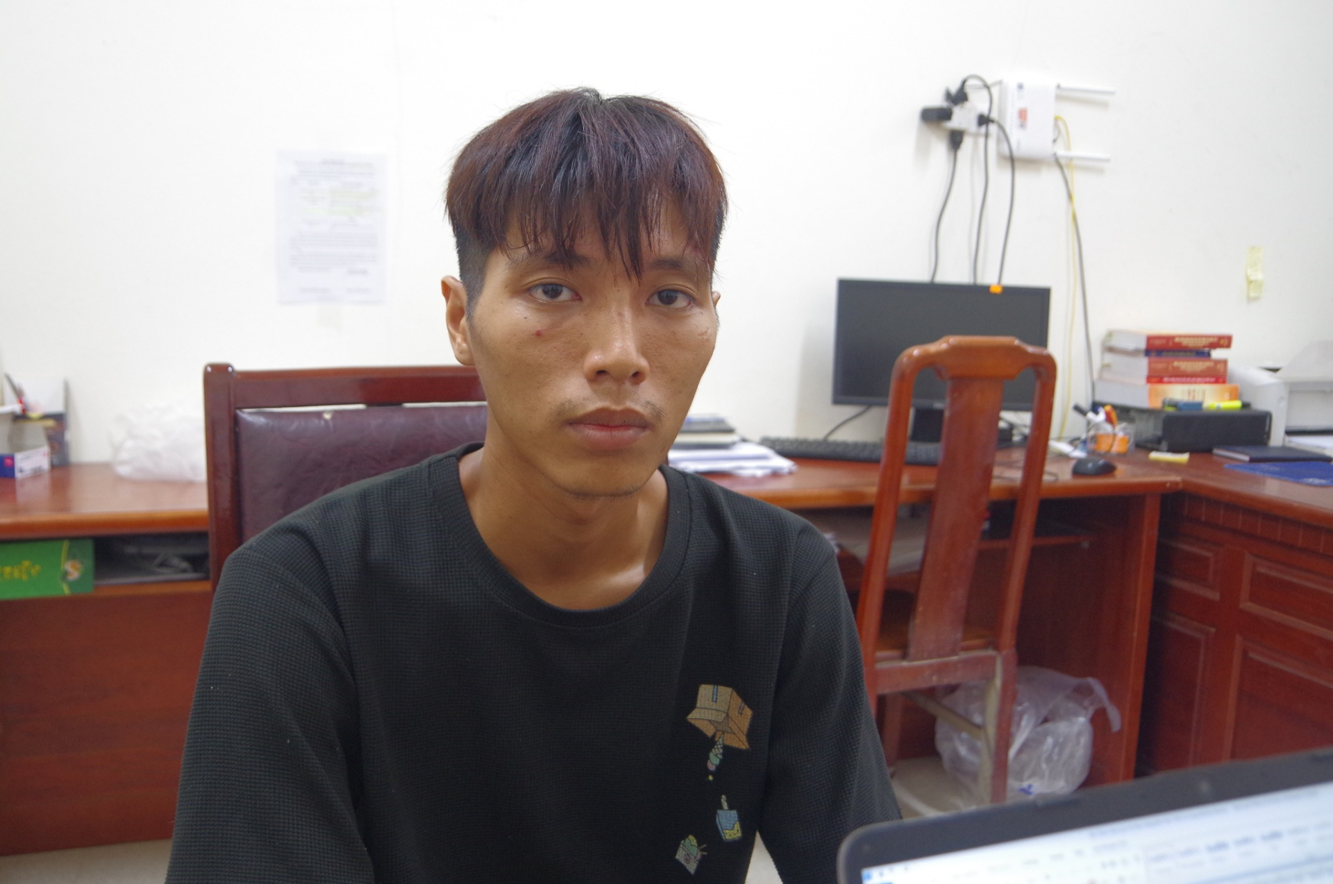 Ch&acirc;n dung người d&ugrave;ng dao uy hiếp, b&oacute;p cổ thai phụ để cướp gần 700 triệu đồng ở Th&aacute;i Nguy&ecirc;n- Ảnh 3.