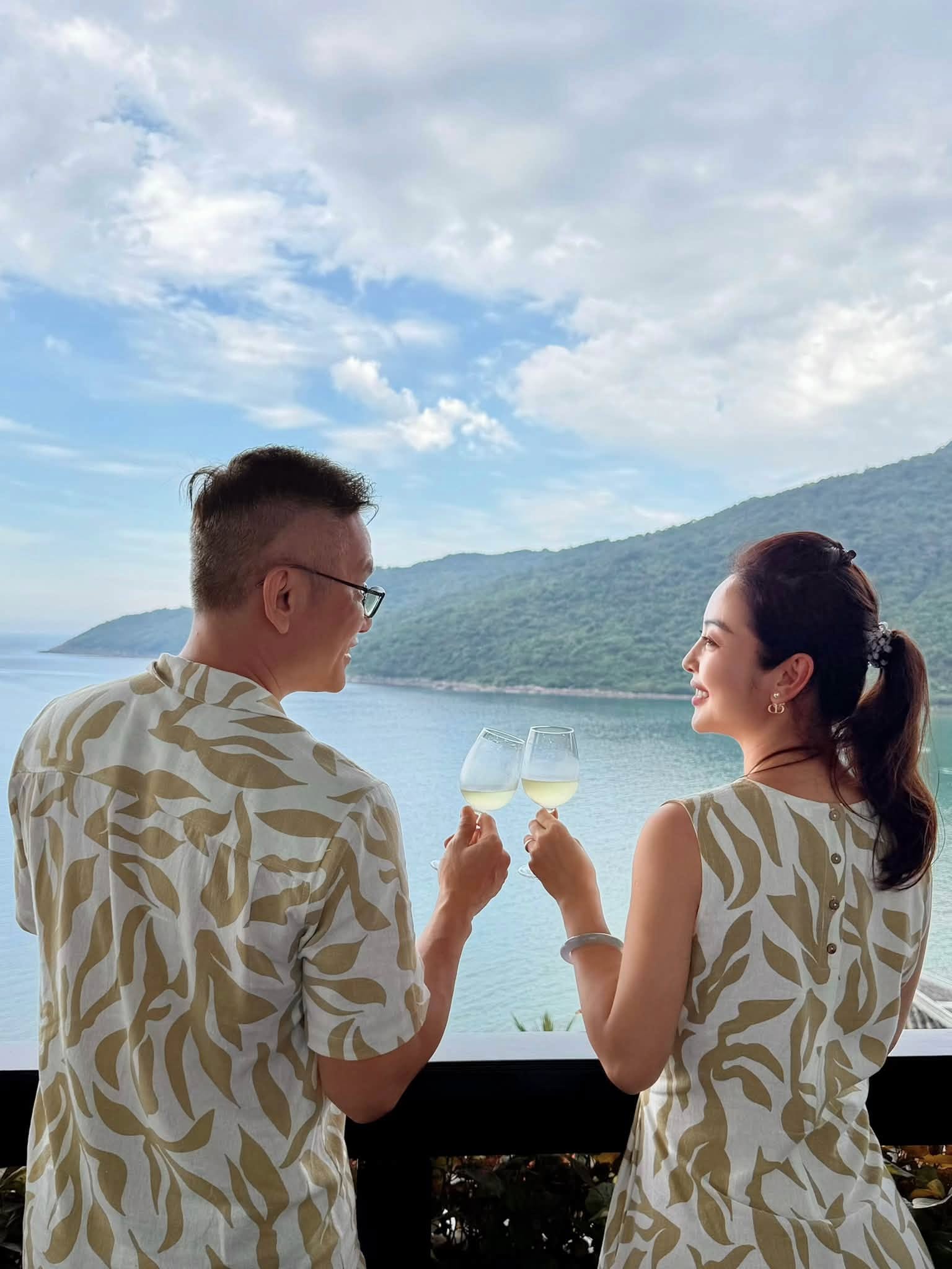 Hoa hậu đẹp bậc nhất Việt Nam t&igrave;nh tứ b&ecirc;n chồng đại gia: "Tụi m&igrave;nh vẫn c&ograve;n chơi với nhau"- Ảnh 1.