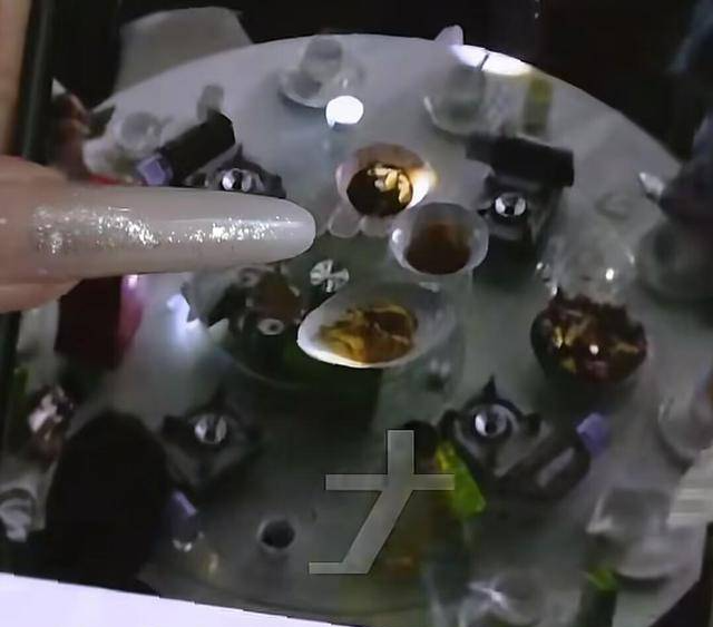 Toàn cảnh vụ chi gần 170 triệu tổ chức đám cưới, cô dâu thay váy xong thì phát hiện khách bỏ về gần hết- Ảnh 2. Toàn cảnh vụ chi gần 170 triệu tổ chức đám cưới, cô dâu thay váy xong thì phát hiện khách bỏ về gần hết- Ảnh 2.
