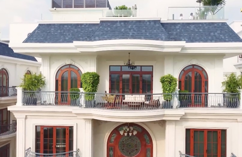 Cặp đ&ocirc;i showbiz ở biệt thự 300 tỷ: View đắc địa nh&igrave;n thẳng s&ocirc;ng, c&oacute; hồ bơi ri&ecirc;ng, g&oacute;c n&agrave;o cũng đẹp như resort- Ảnh 2.
