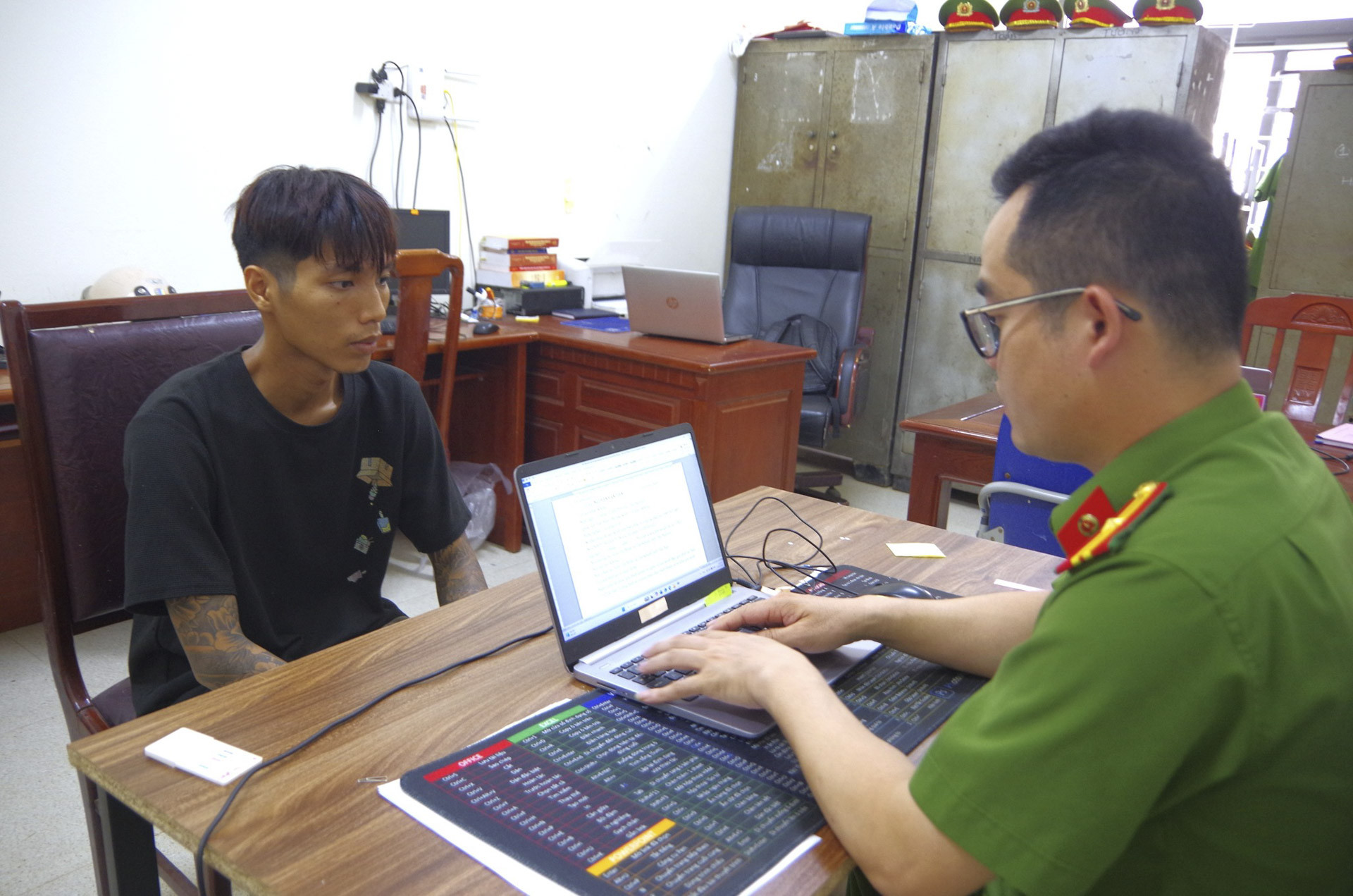 Ch&acirc;n dung người d&ugrave;ng dao uy hiếp, b&oacute;p cổ thai phụ để cướp gần 700 triệu đồng ở Th&aacute;i Nguy&ecirc;n- Ảnh 2.