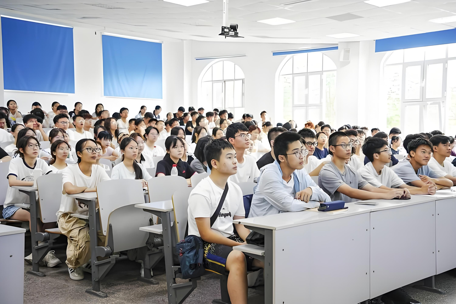 Chỉ học ngoại ngữ th&ocirc;i rất dễ bị AI thay thế, kết hợp 3 ng&agrave;nh n&agrave;y mới l&agrave; sự lựa chọn HO&Agrave;N HẢO nhất- Ảnh 2.