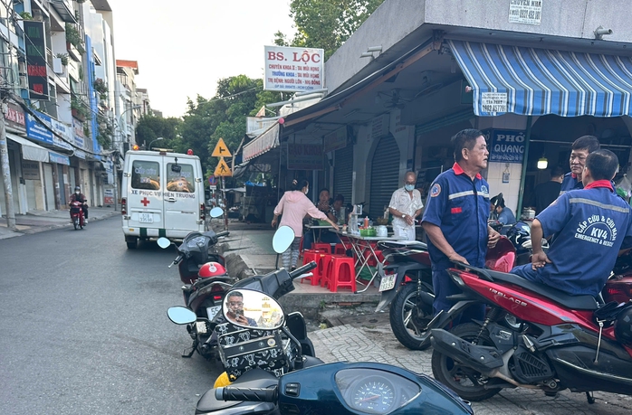 TPHCM: Ph&aacute;t hiện t&agrave;i xế xe &ocirc;m tử vong trong chợ B&agrave;u C&aacute;t- Ảnh 1.