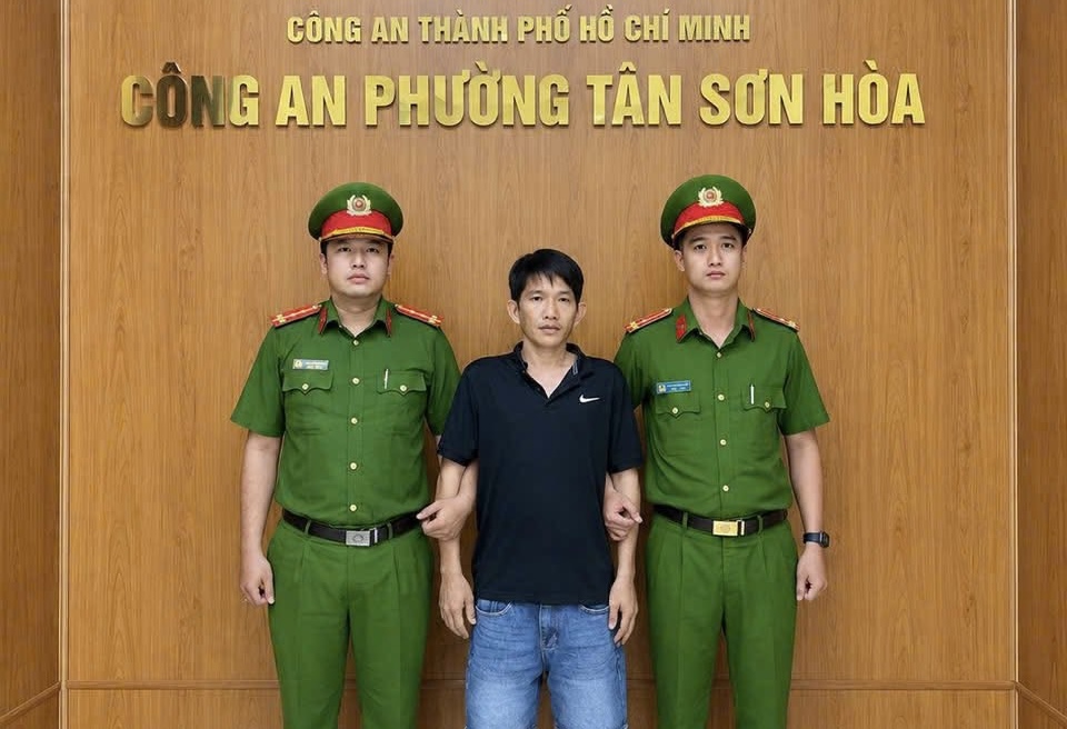 Bắt giữ đối tượng liều lĩnh lấy tiền trong 4 th&ugrave;ng c&ocirc;ng đức ở ch&ugrave;a Hải Quang- Ảnh 1.
