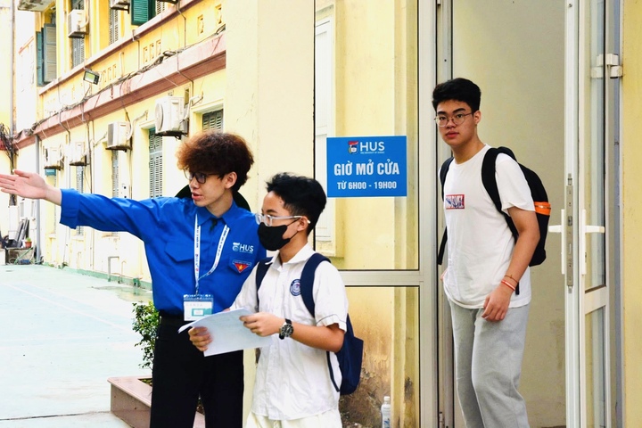Ngh&igrave;n th&iacute; sinh ho&agrave;n th&agrave;nh buổi thi đầu ti&ecirc;n lớp 10 chuy&ecirc;n sớm nhất H&agrave; Nội- Ảnh 2.