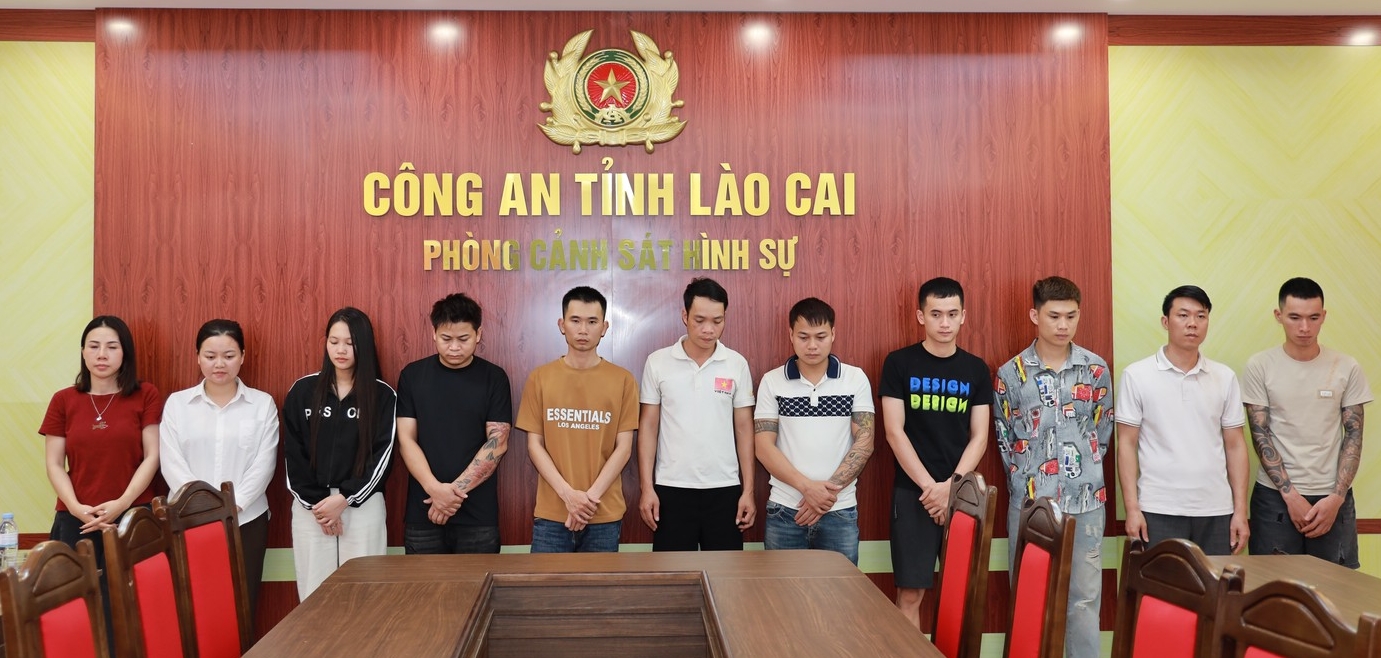 50 cảnh s&aacute;t đồng loạt kiểm tra, bắt giữ 11 Youtuber: Thu 3 &ocirc; t&ocirc;, phong tỏa 8 t&agrave;i khoản ng&acirc;n h&agrave;ng- Ảnh 2.
