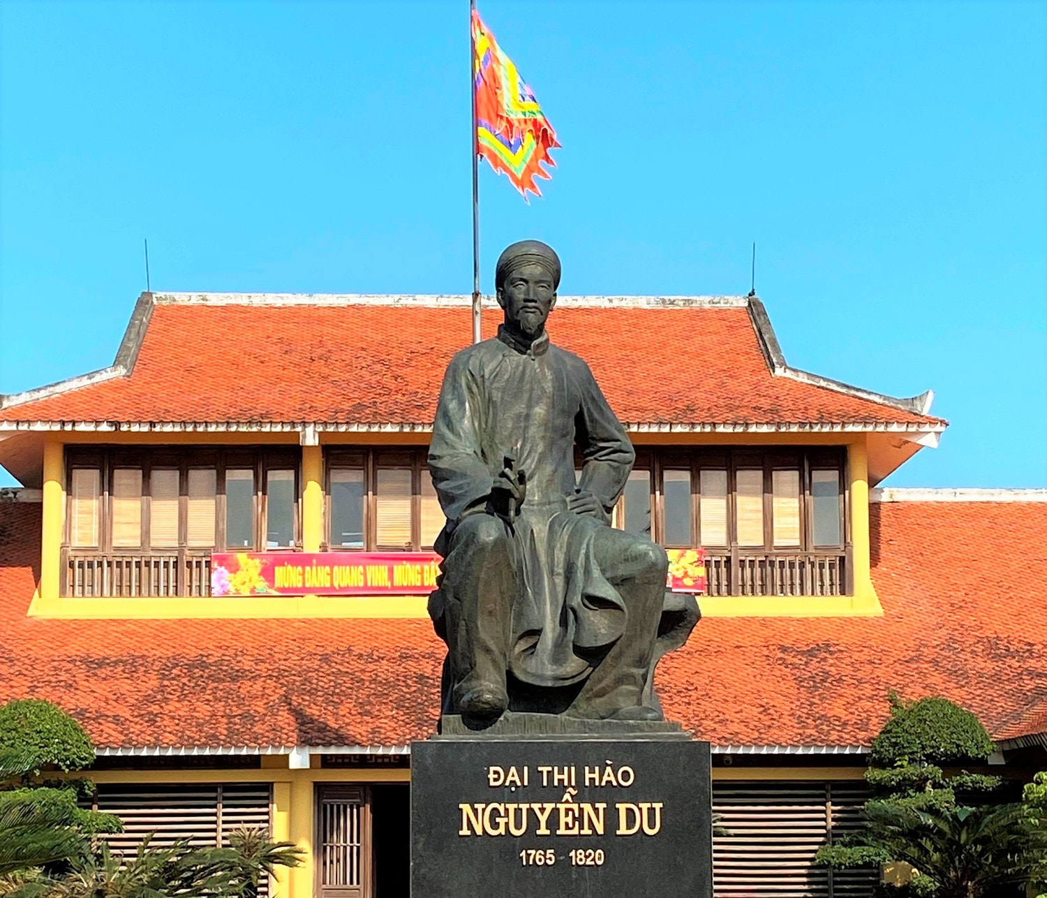 Việt Nam c&oacute; một nh&agrave; thơ sở hữu t&aacute;c phẩm từng dịch ra 20 thứ tiếng, được UNESCO vinh danh l&agrave; "Danh nh&acirc;n văn h&oacute;a thế giới"- Ảnh 4.