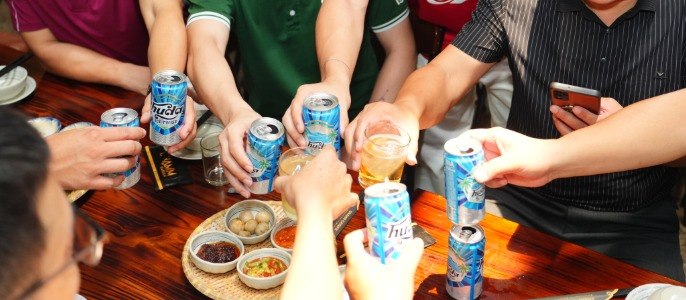 Giải m&atilde; hiện tượng lạ tr&ecirc;n phố T&acirc;y xứ Huế: Giới trẻ say sưa c&ugrave;ng tr&agrave;o lưu mới tr&ecirc;n b&agrave;n nhậu- Ảnh 5.