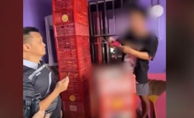 Đột kích nhiều kho hàng, cảnh sát thu giữ hơn 55.000 sản phẩm dầu gội, xà phòng, kem dưỡng da,...giả chứa kim loại nặng- Ảnh 1. Đột kích nhiều kho hàng, cảnh sát thu giữ hơn 55.000 sản phẩm dầu gội, xà phòng, kem dưỡng da,...giả chứa kim loại nặng- Ảnh 1.