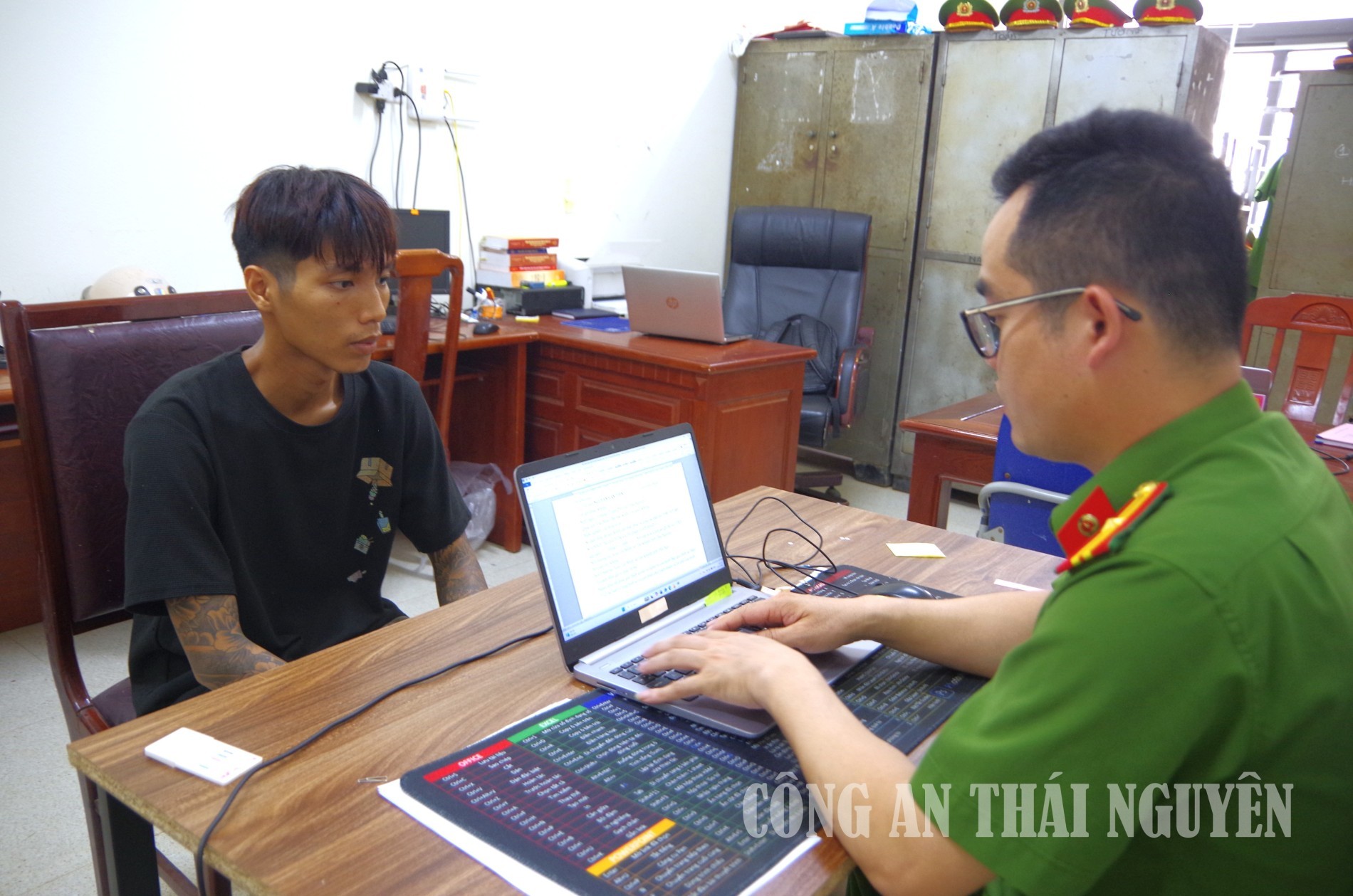 Manh mối lần ra Nguyễn Văn Tiến - người b&oacute;p cổ thai phụ 7 th&aacute;ng bất tỉnh rồi cướp 40 iPhone- Ảnh 2.