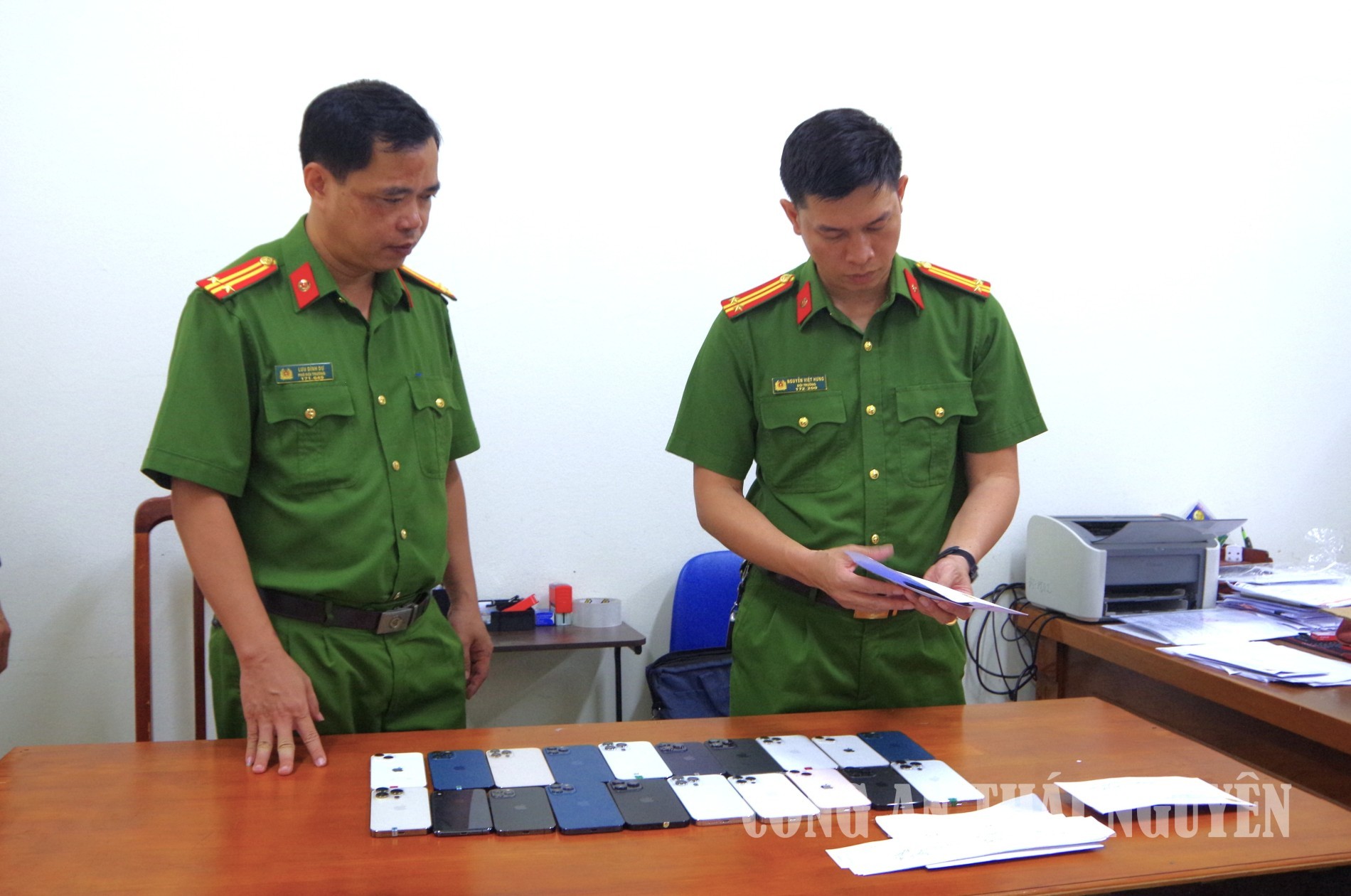 Manh mối lần ra Nguyễn Văn Tiến - người b&oacute;p cổ thai phụ 7 th&aacute;ng bất tỉnh rồi cướp 40 iPhone- Ảnh 1.