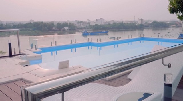 Cặp đ&ocirc;i showbiz ở biệt thự 300 tỷ: View đắc địa nh&igrave;n thẳng s&ocirc;ng, c&oacute; hồ bơi ri&ecirc;ng, g&oacute;c n&agrave;o cũng đẹp như resort- Ảnh 12.
