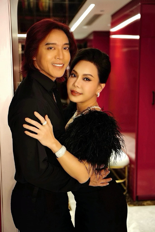 Cặp đ&ocirc;i showbiz ở biệt thự 300 tỷ: View đắc địa nh&igrave;n thẳng s&ocirc;ng, c&oacute; hồ bơi ri&ecirc;ng, g&oacute;c n&agrave;o cũng đẹp như resort- Ảnh 1.