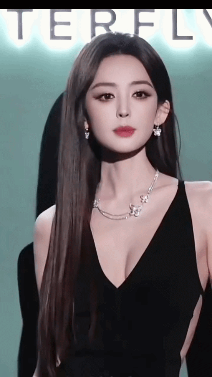 "Bảo vật nhan sắc" Trung Quốc đi event c&ograve;n s&aacute;ng hơn cả trang sức, visual xứng với đẳng cấp minh tinh- Ảnh 1.