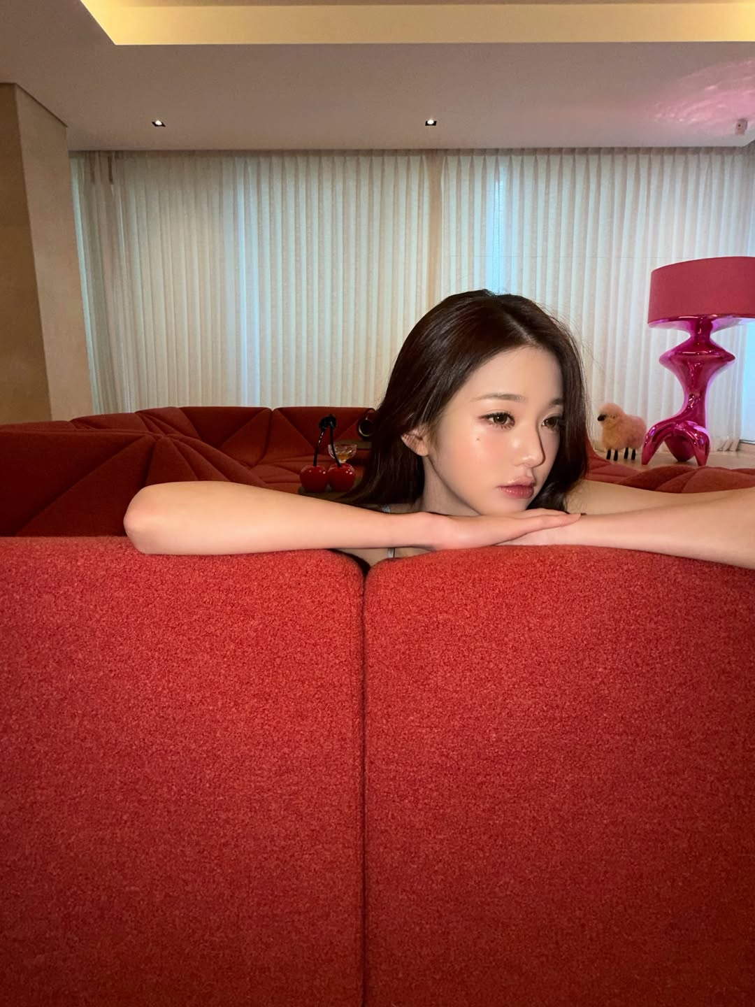 Bức hình thấy rõ độ giàu có của "công chúa Kpop": Nhà trong "thủ phủ" của giới thượng lưu, đến sofa cũng "đắt cắt cổ"- Ảnh 2. Bức hình thấy rõ độ giàu có của "công chúa Kpop": Nhà trong "thủ phủ" của giới thượng lưu, đến sofa cũng "đắt cắt cổ"- Ảnh 2.