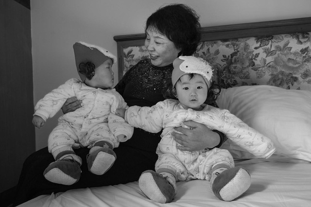 Sau nỗi đau mất con, người mẹ l&agrave;m IVF sinh đ&ocirc;i ở tuổi 60 v&agrave; h&agrave;nh tr&igrave;nh 15 năm ghi lại qua 20.000 tấm ảnh khiến nhiều người x&uacute;c động- Ảnh 5.