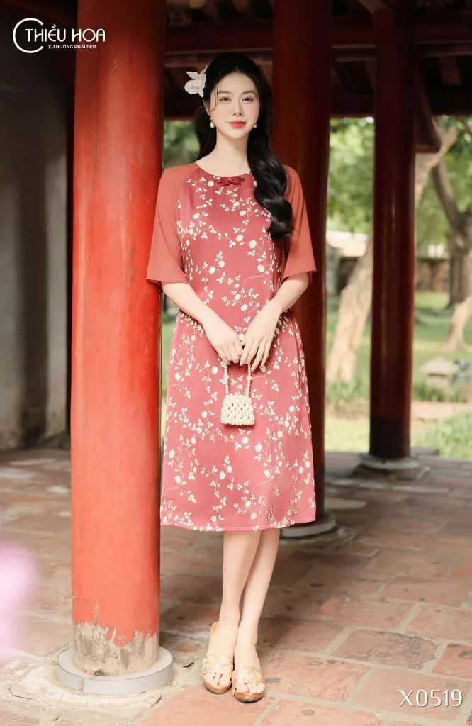 Style trẻ trung, ngập tr&agrave;n h&agrave;ng hiệu của mẹ Lisa ở tuổi U60- Ảnh 9.