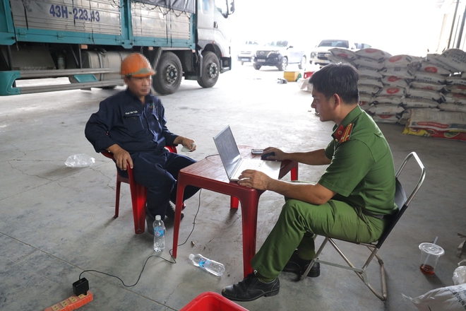H&agrave;nh tr&igrave;nh b&oacute;c gỡ 3 đường d&acirc;y bu&ocirc;n lậu, h&agrave;ng giả quy m&ocirc; lớn ở T&acirc;y Ninh- Ảnh 7.