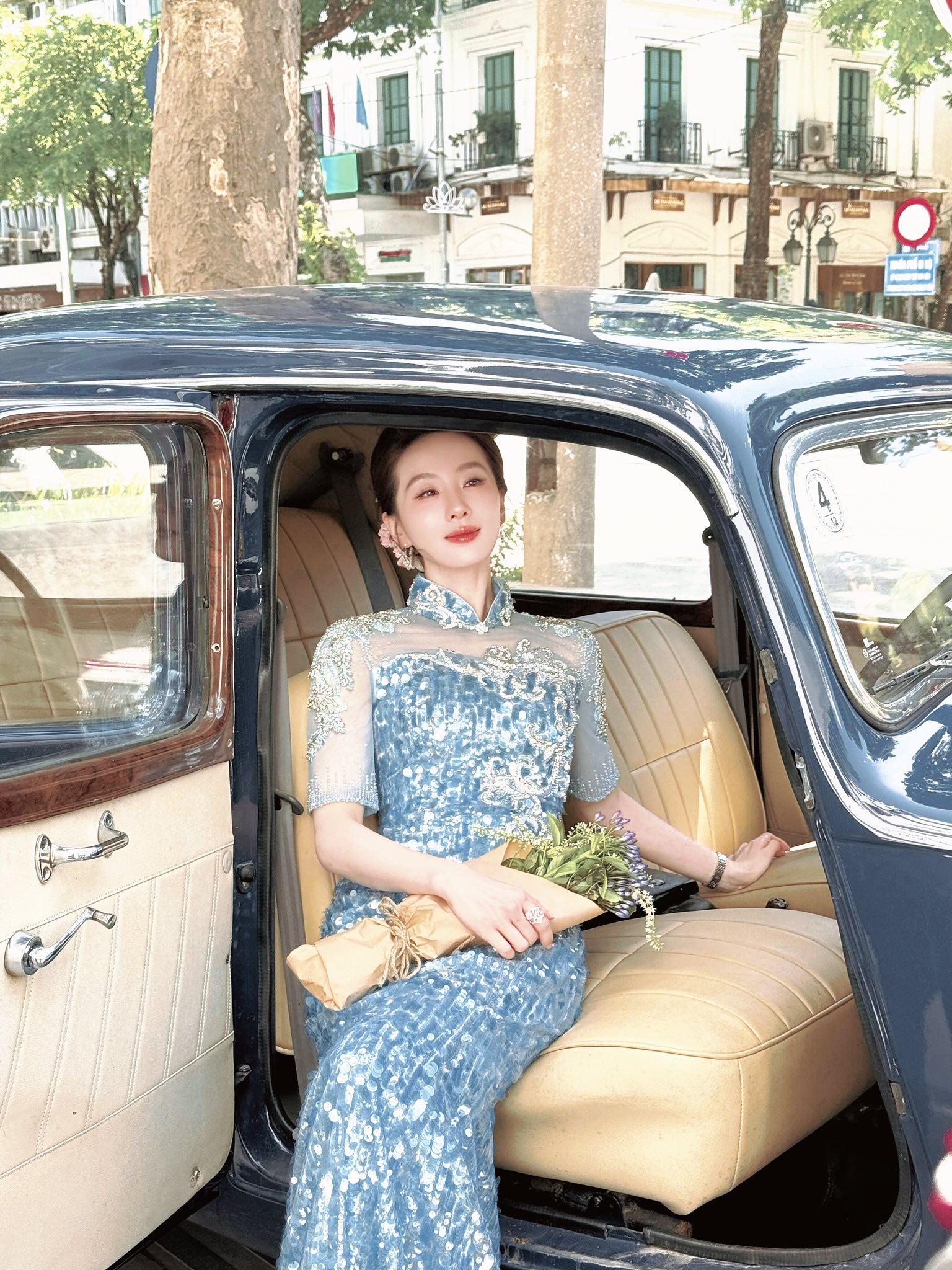 Mỹ nh&acirc;n đẹp nhất Trung Quốc xuống phố đi bộ Hồ Gươm 