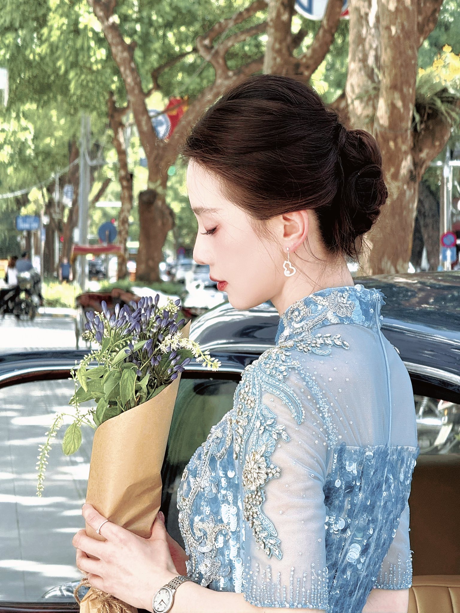 Mỹ nh&acirc;n đẹp nhất Trung Quốc xuống phố đi bộ Hồ Gươm 