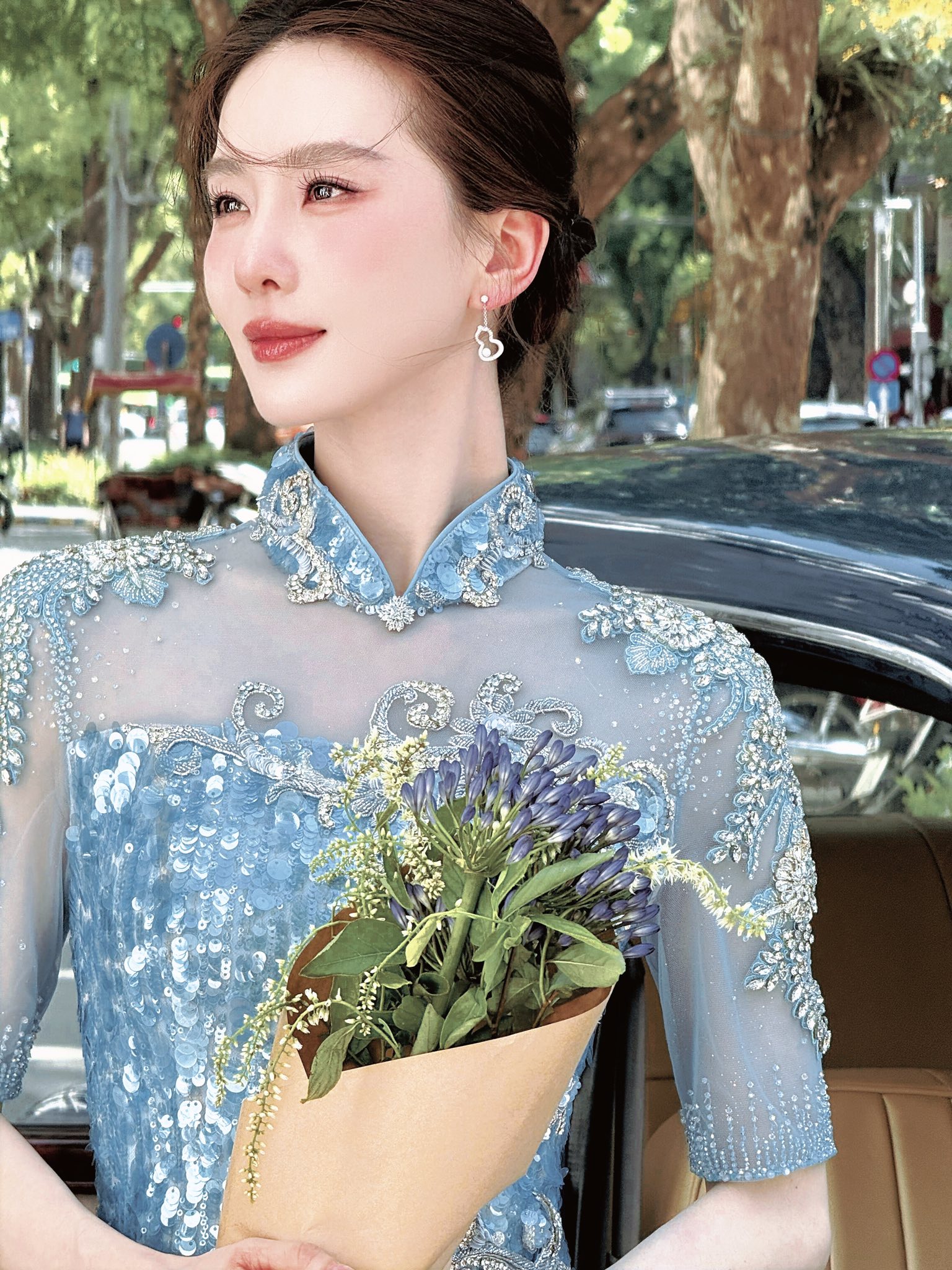 Mỹ nh&acirc;n đẹp nhất Trung Quốc xuống phố đi bộ Hồ Gươm 