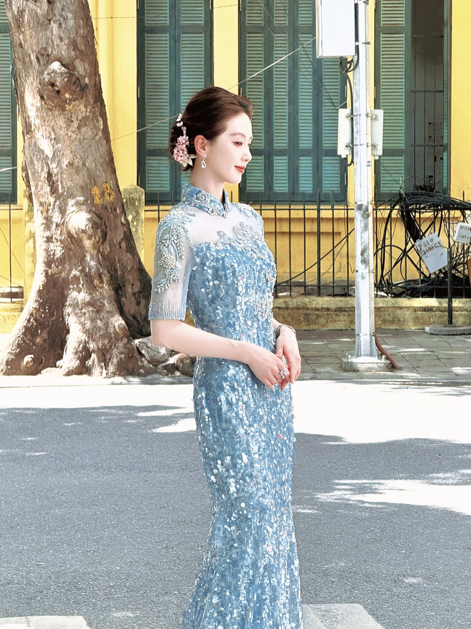 Mỹ nh&acirc;n đẹp nhất Trung Quốc xuống phố đi bộ Hồ Gươm 