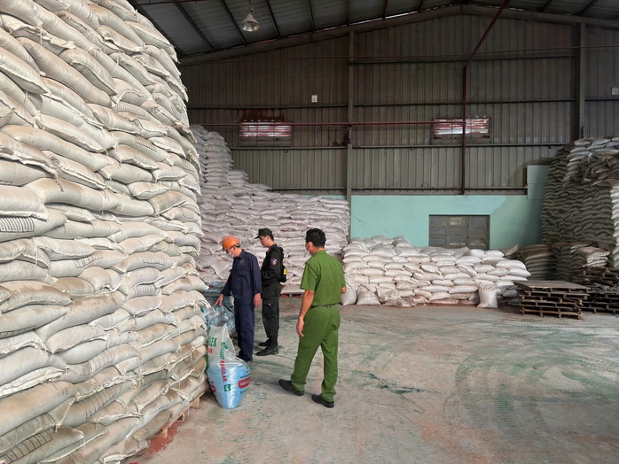 H&agrave;nh tr&igrave;nh b&oacute;c gỡ 3 đường d&acirc;y bu&ocirc;n lậu, h&agrave;ng giả quy m&ocirc; lớn ở T&acirc;y Ninh- Ảnh 2.