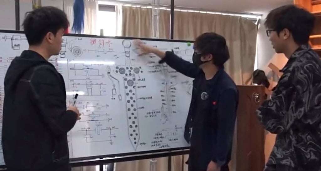 Ch&agrave;ng trai Trung Quốc chế tạo phương tiện bay h&igrave;nh thanh kiếm khổng lồ, đưa ngự kiếm trong tiểu thuyết giả tưởng v&agrave;o đời thực- Ảnh 2.