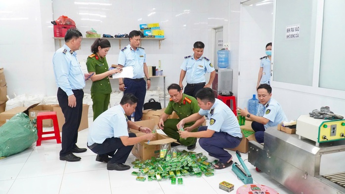 H&agrave;nh tr&igrave;nh b&oacute;c gỡ 3 đường d&acirc;y bu&ocirc;n lậu, h&agrave;ng giả quy m&ocirc; lớn ở T&acirc;y Ninh- Ảnh 1.