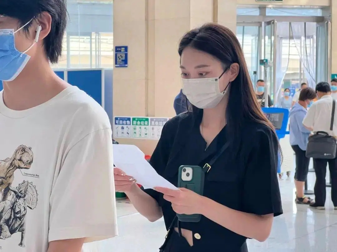 Nghề &ldquo;đưa người đi viện hộ&rdquo; ở Trung Quốc đang hot như thế n&agrave;o m&agrave; thu nhập gần 350 triệu/th&aacute;ng?- Ảnh 3.
