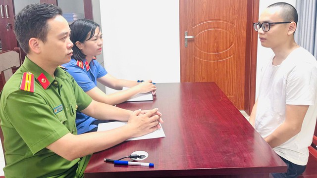 Ra quyết định khởi tố chủ cửa h&agrave;ng xe đạp điện Nguyễn Thị Thoan SN 1993- Ảnh 3.