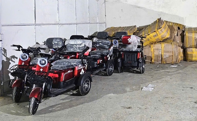 Ra quyết định khởi tố chủ cửa h&agrave;ng xe đạp điện Nguyễn Thị Thoan SN 1993- Ảnh 2.