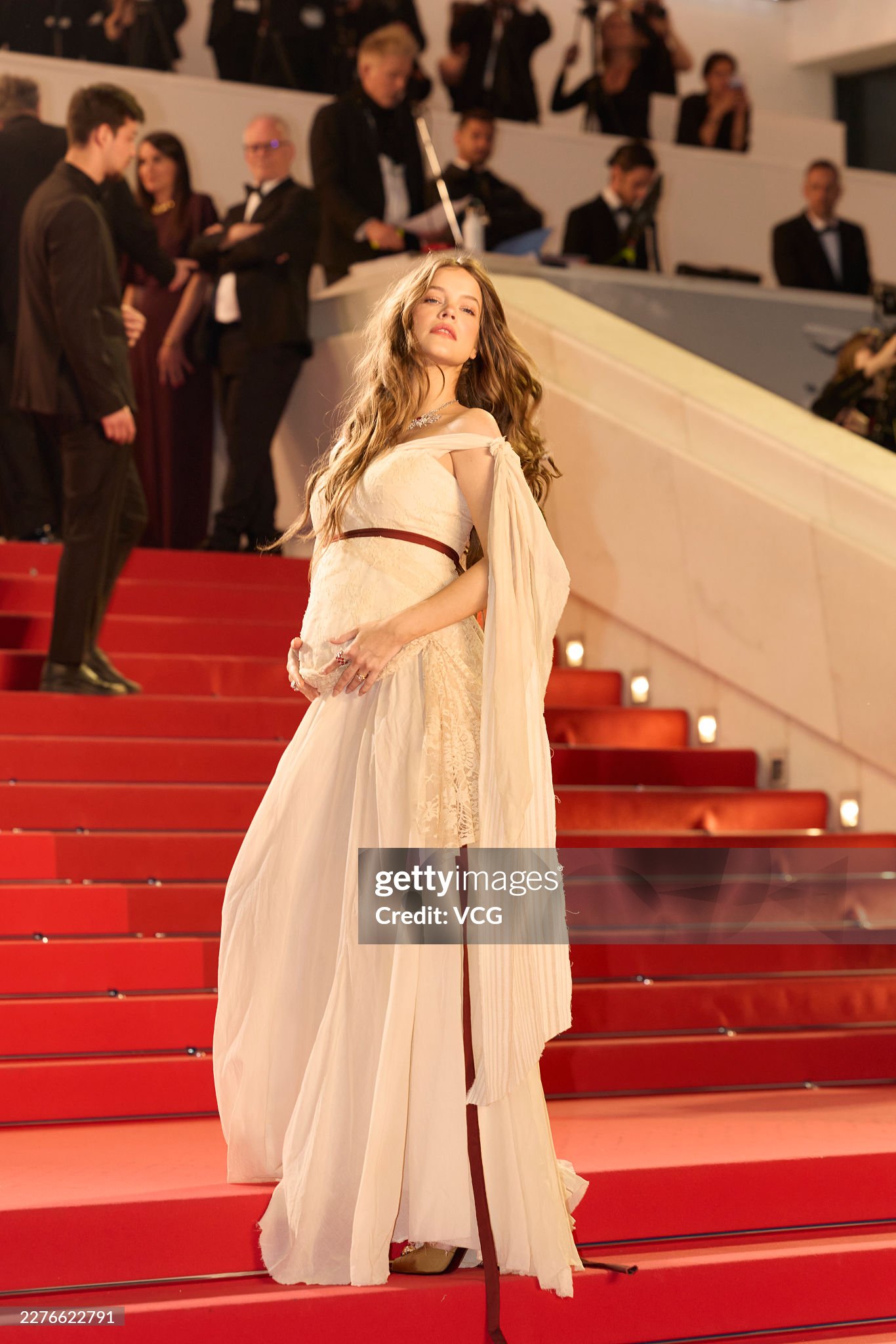 Đây chính là bà bầu đẹp nhất Cannes, đến mức được sánh với thiên thần- Ảnh 4. Đây chính là bà bầu đẹp nhất Cannes, đến mức được sánh với thiên thần- Ảnh 4.