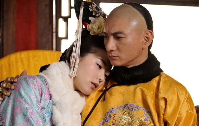 Mỹ nh&acirc;n đẹp nhất Trung Quốc xuống phố đi bộ Hồ Gươm 