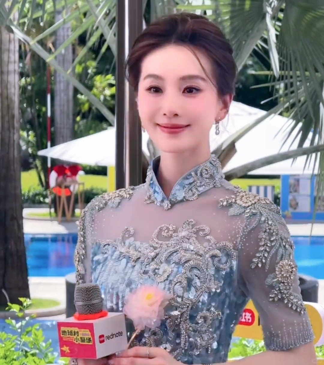 Mỹ nhân cổ điển đẹp nhất Trung Quốc đang ở Hà Nội: Visual bùng nổ dã man, rạng rỡ bất chấp nắng nóng kỷ lục- Ảnh 6. Mỹ nhân cổ điển đẹp nhất Trung Quốc đang ở Hà Nội: Visual bùng nổ dã man, rạng rỡ bất chấp nắng nóng kỷ lục- Ảnh 6.